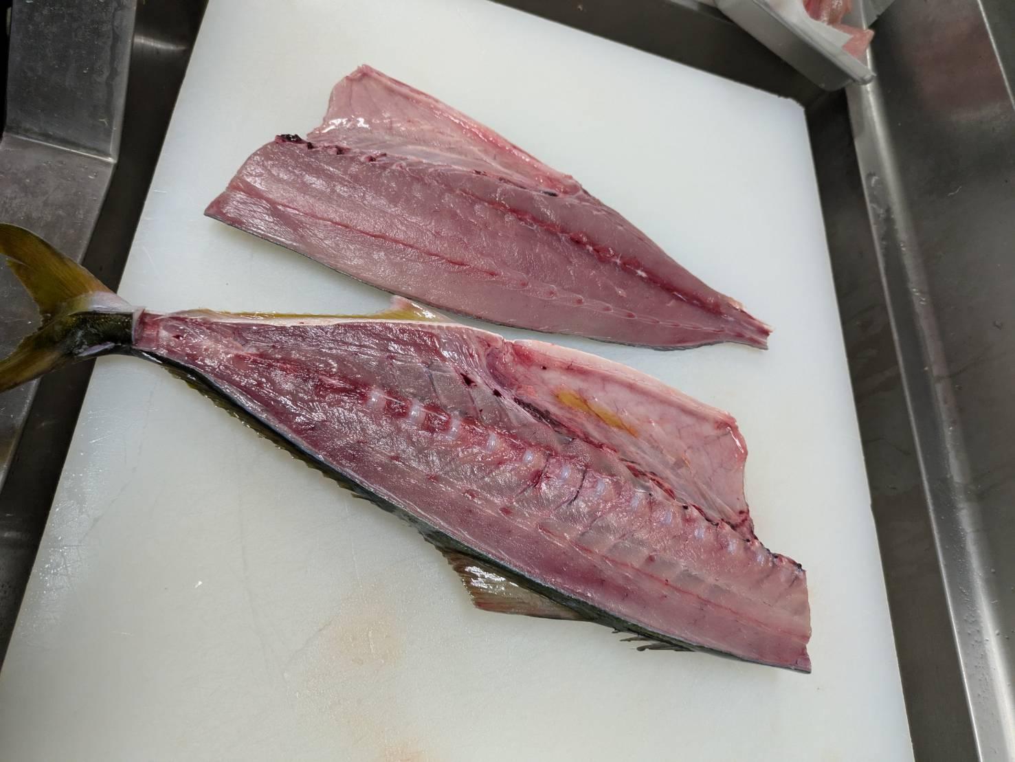 ハマチ5入約11kg(巻網)【業務用の鮮魚仕入れならウーオ】