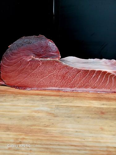 本マグロ魚体158kg腹中1入約3.3kg(巻網)