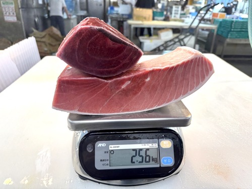 神経〆ミナミマグロ腹中(血合皮付き)1入約2.56kg(延縄)