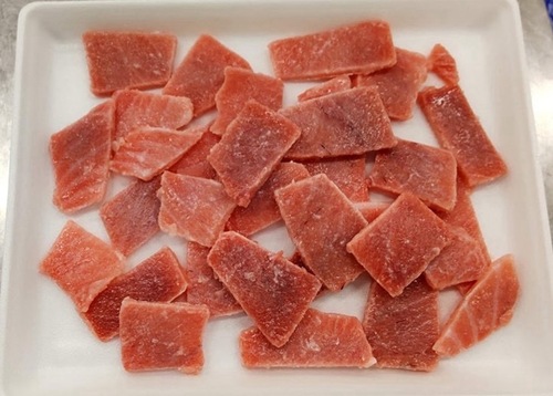 本マグロ（冷凍）各250g1入約0.75kg(巻網)